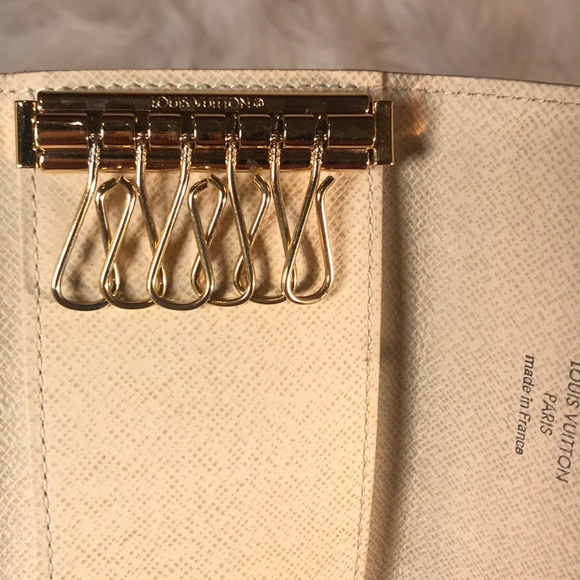 🌟SOLD🌟Authentic Damier Azur 6 Ring Key Holder - - Picture 9 of 12